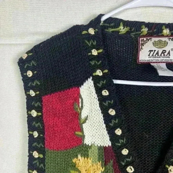 Tiara International Embroidered Button Sweater Vest Floral Rooster Country Large - Picture 3 of 16